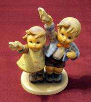 HUMMEL AUF WIEDERSEHEN GOEBEL FIGURINE #153/0 TRADEMARK KIDS WAVING 