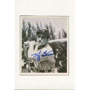  1989 Bowman Yogi Berra Signed Card Psa/dna: Sports 