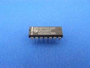 30x HEF4011BP HEF4011 4011 PHILIPS CMOS IC NEW  