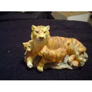  MOTHER TIGER AND TWO CUBS TIGER FIGURINE 