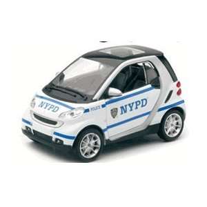  New Ray 1/24 NYPD New York City Police SMART Car: Toys 