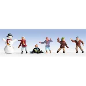  HO Children in the snow: Toys & Games