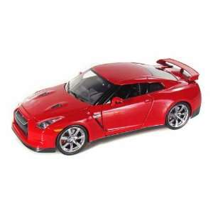  2009 Nissan GT R 1/24 Red: Toys & Games