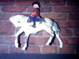 BRITAINS 4 LEAD HORSE WHITE GUARDS QUEEN SOLDIER VINTAGE MILITARY 