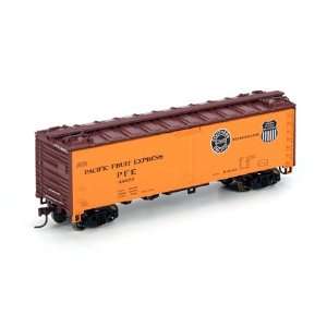  HO RTR 40 Steel Reefer, PFE #4 ATH71362 Toys & Games