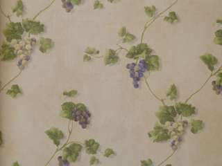 Hochwertige Küchen Tapete mit Weintrauben Motiven auf beigem 