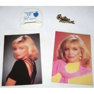 Barbara Mandrell Fan Kit: cards, pin, collectible