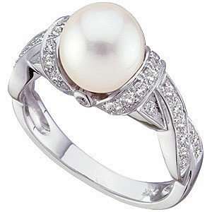  Beautiful Freshwater Cultured Pearl & Diamond Ring set in 