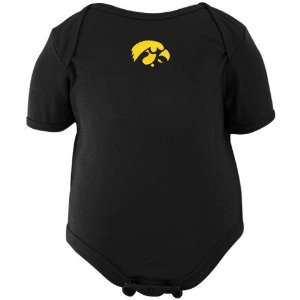 NCAA Iowa Hawkeyes Infant Black Embroidered Logo Creeper  